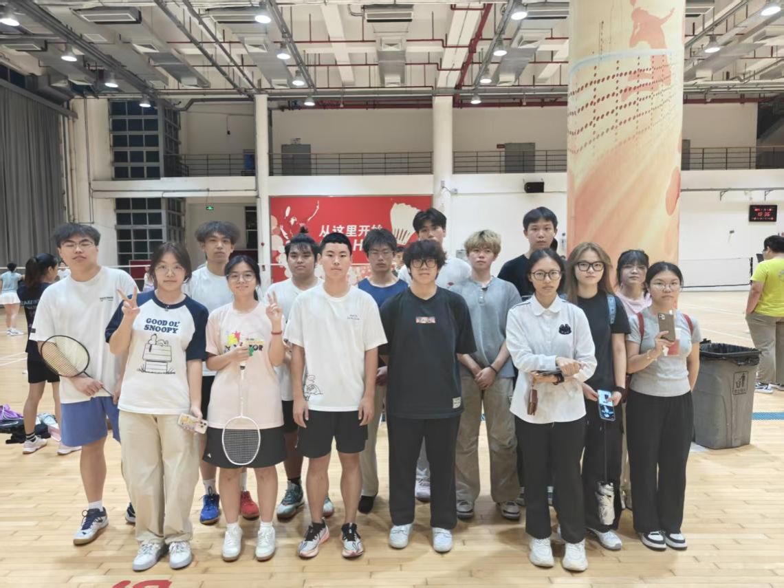 2025年深圳大学2+2国际本科项目秋季羽毛球赛圆满落幕